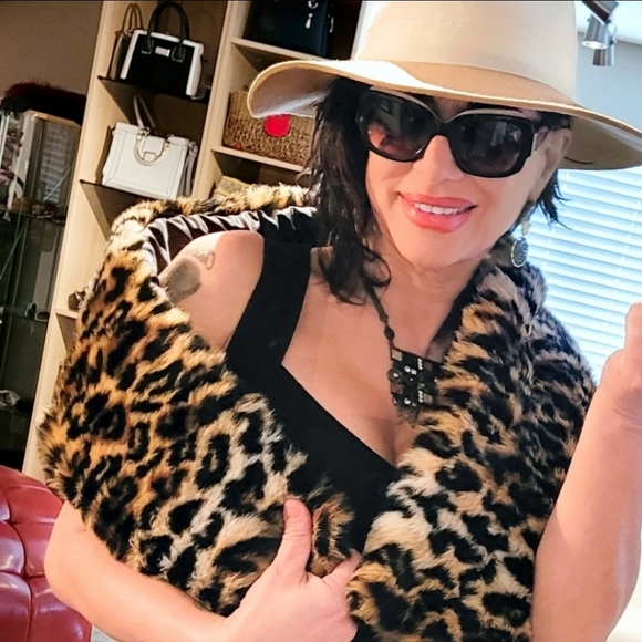 Elegant faux fur thick scarf - Picture 4 of 16